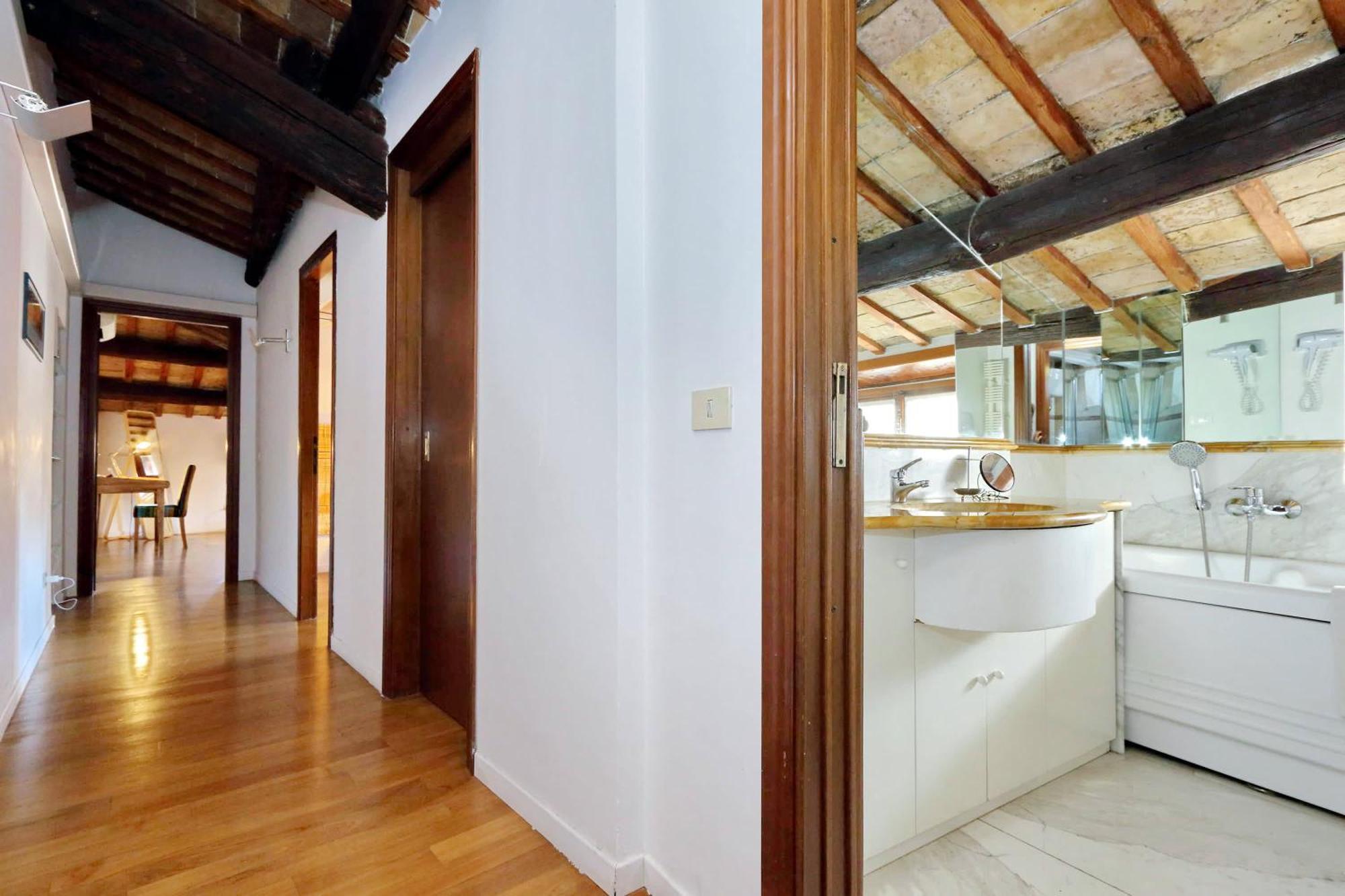 Piazza Mattei Elegant Apartment | Romeloft ภายนอก รูปภาพ